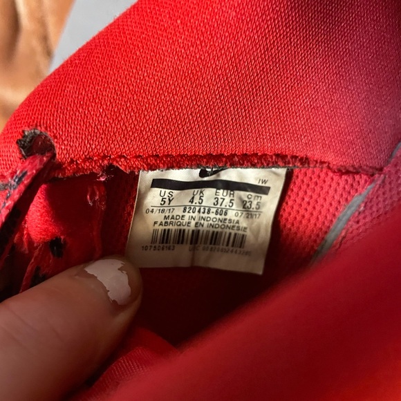 red nike air forces - Picture 2 of 3